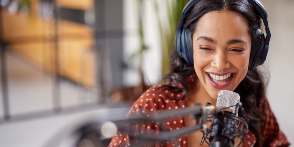 shutterstock_2326155675 cropped